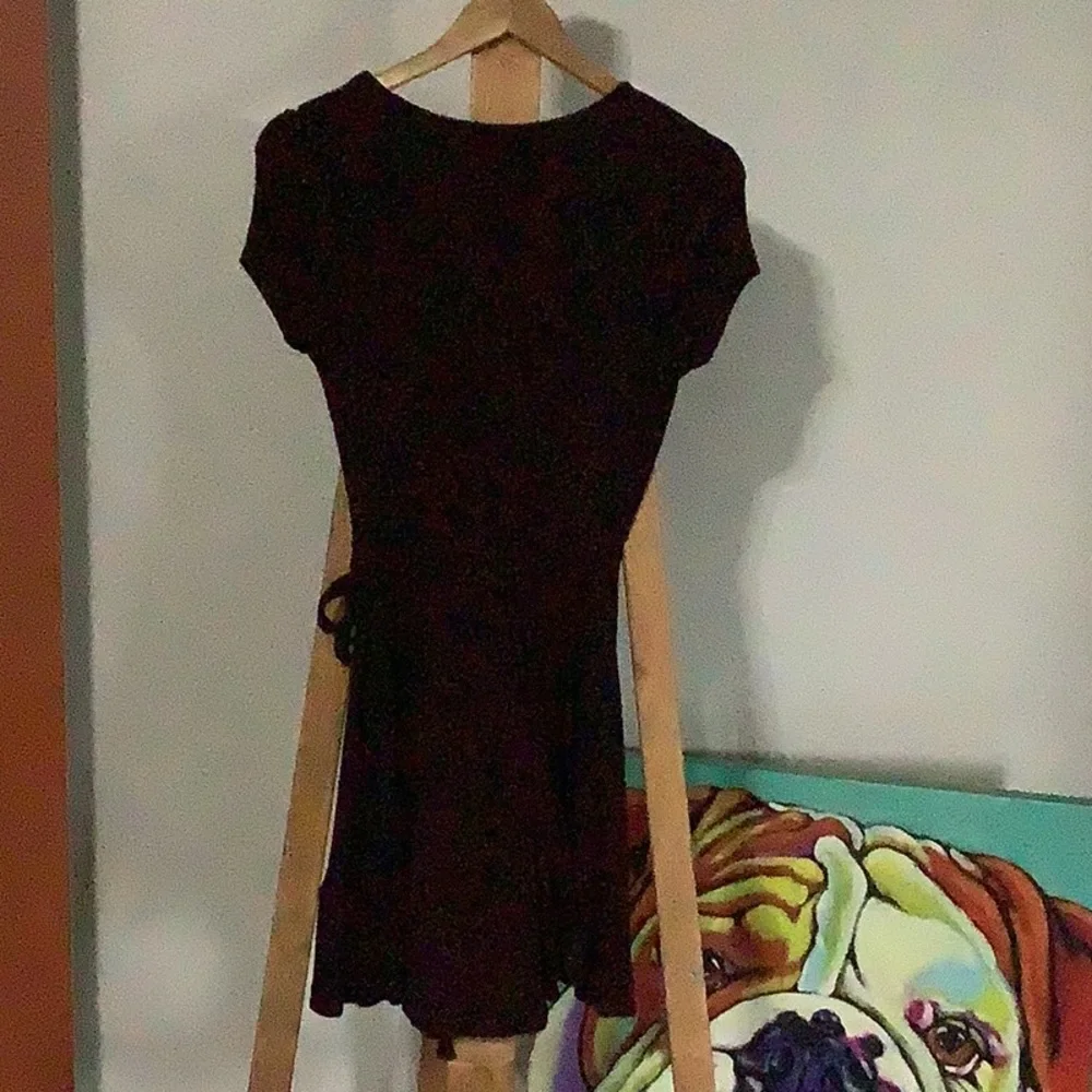 Express Elegant Burgundy Midi Dress - Picture 5 of 6